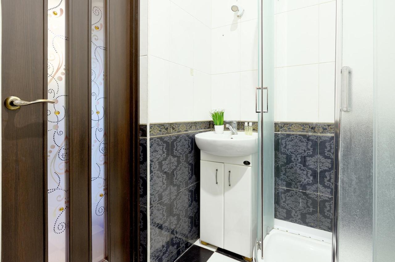 S12-58 MODERN APARTHOTEL WITH TWO 2BEDROOMS IN CENTRAL KIEV - BESSARABSKA SQUERE - GULLIVER MALL - OLYMPIC STADIUM - PALACE OF SPORTS - Saksahanskoho St, 12Б Экстерьер фото